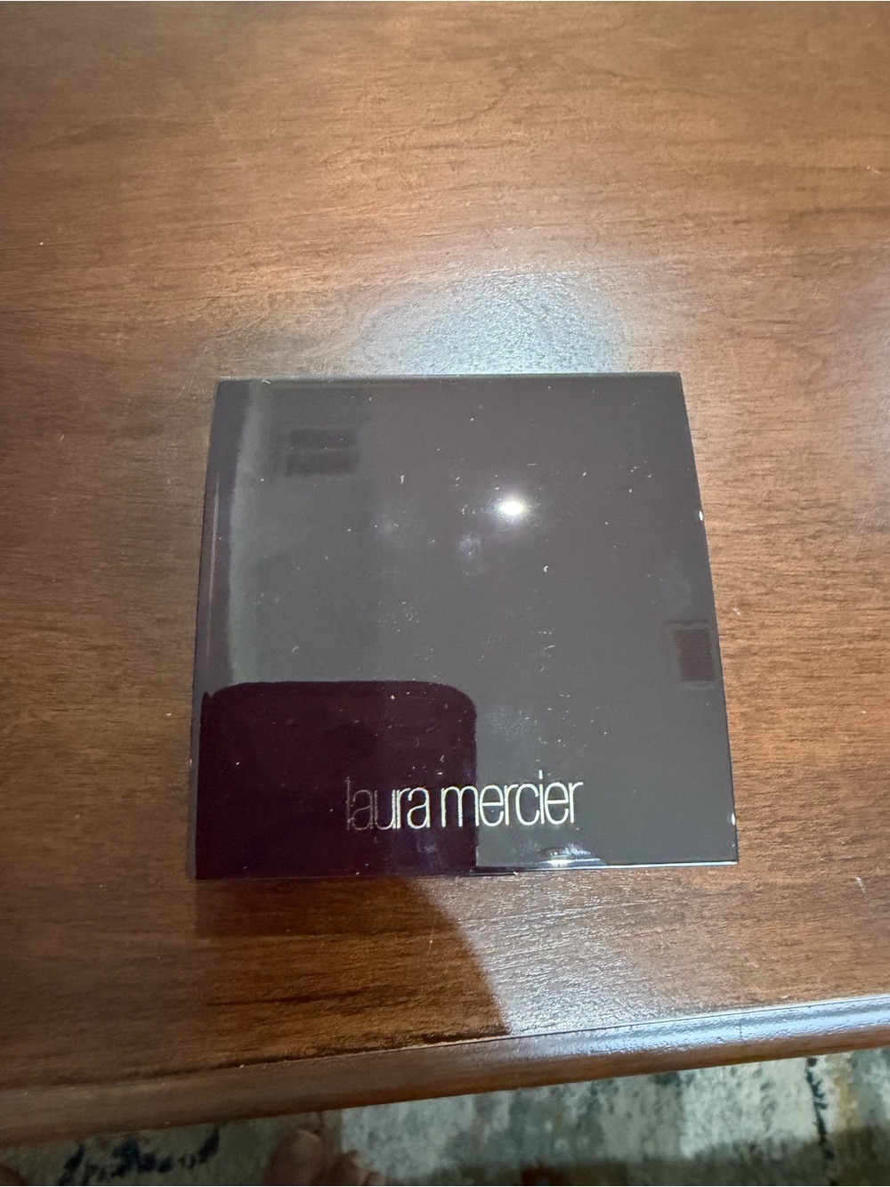 laura mercier Face Illuminator Powder - Deep Brown Packaging - Picture 5 of 8